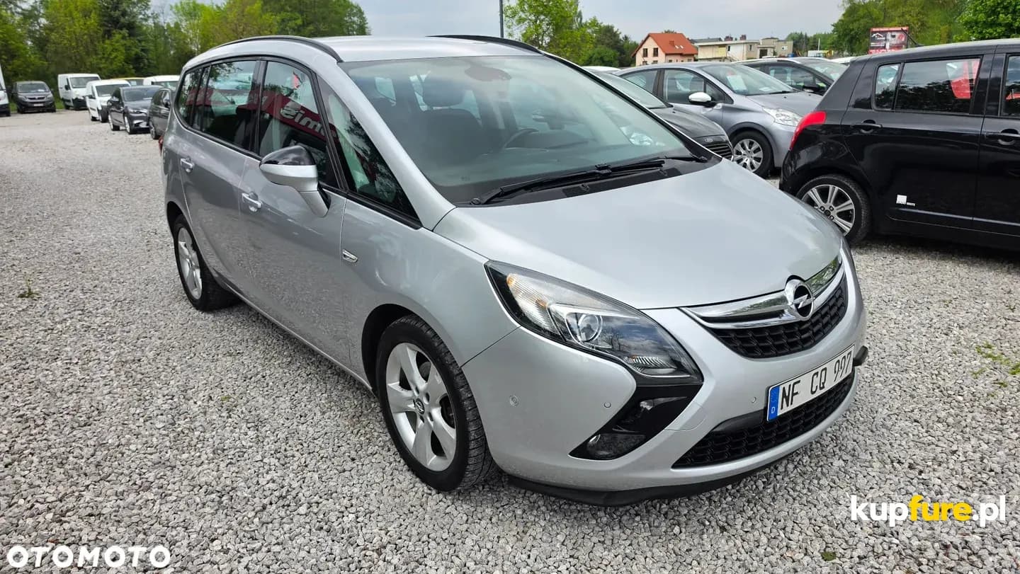 Opel Zafira c 2011